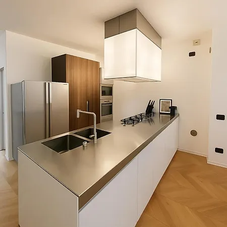 Apartament Modern Loft With Projector E Private Garden, Station Mediolan